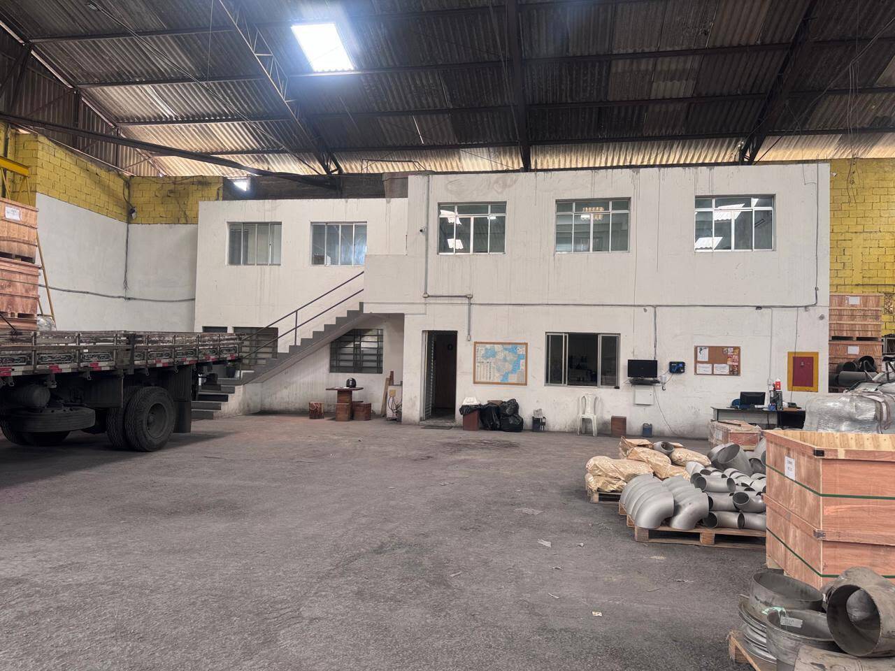 Depósito-Galpão, 1600 m² - Foto 1